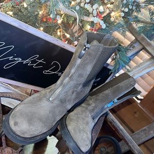 CUTE CLARKS suede boots Sz 8